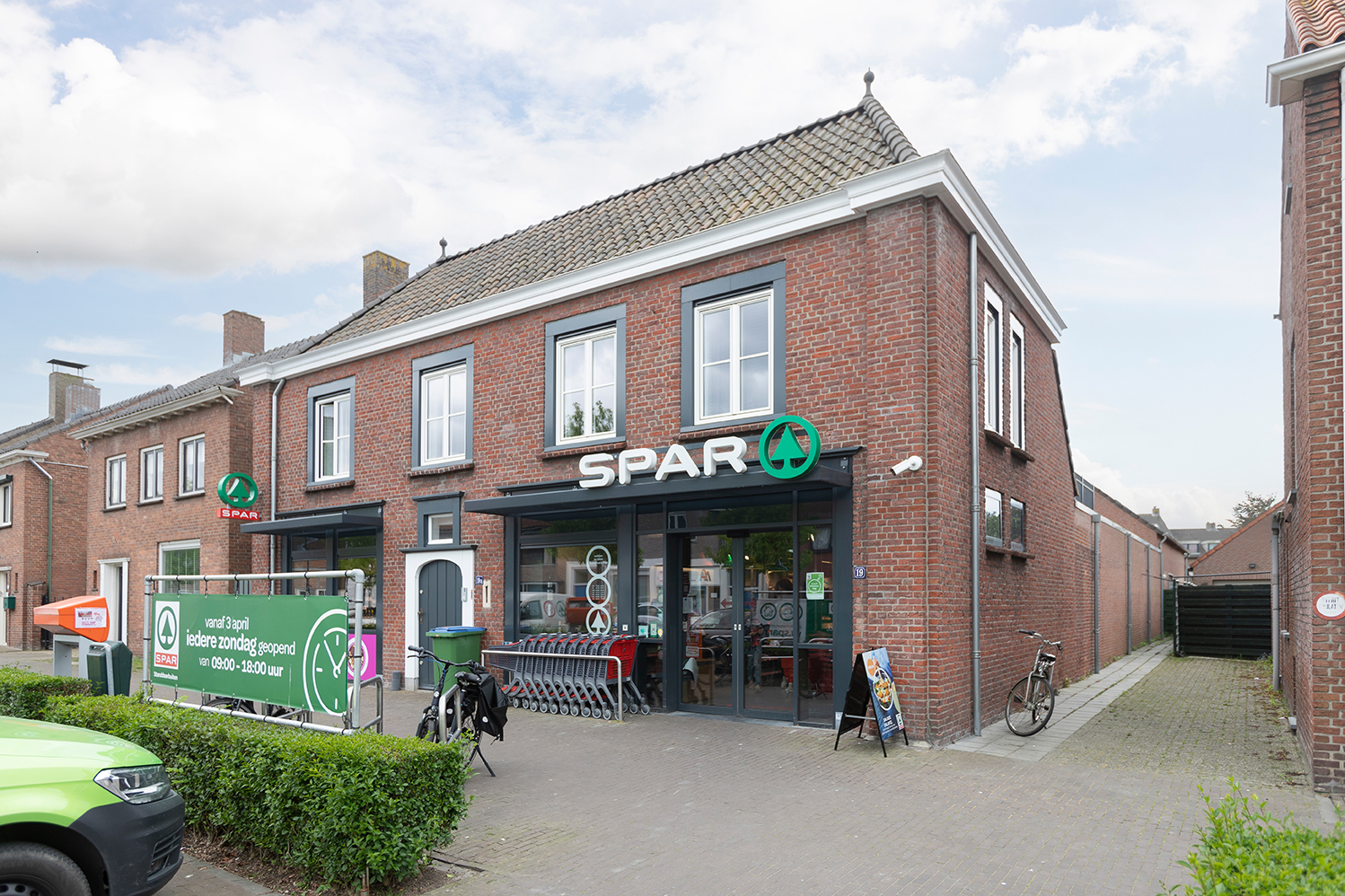 Spar supermarkt en bovenwoning